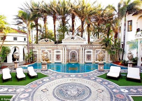 gianni versace ocean drive miami|gianni versace swimming pool.